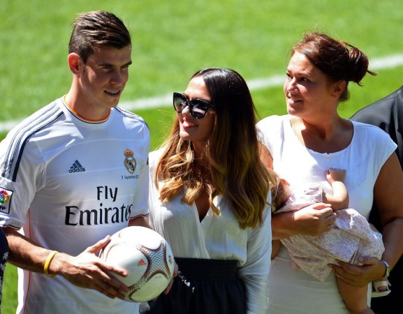 体育西甲：巴萨4-0大胜皇马 再次笑傲“国家德比”